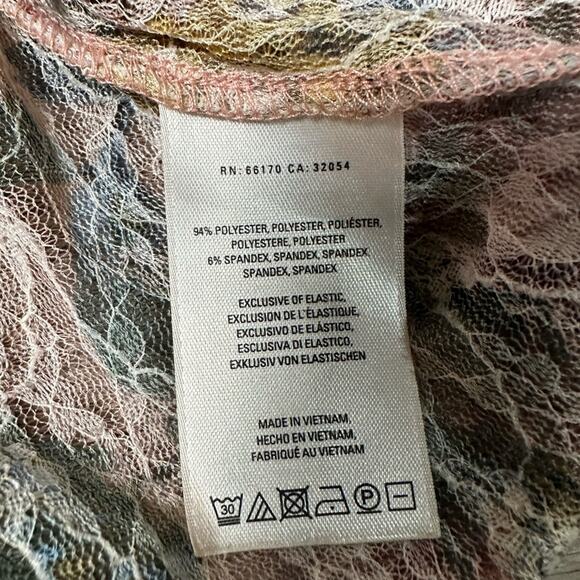 Anthropologie Akemi + Kin Floral Lace Smocked Patrizia Blouse - Picture 3 of 7